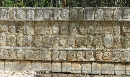 Платформа Венеры и Тзомпантли (Платформа черепов) (Чичен- Ица)